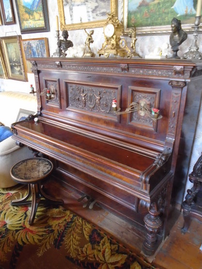 Пианино старинное резное  с конделябрами "C. Goetze"  Россия- Германия 19 век