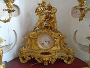 Часы " Мальчик и девочка"каминные старинные бронза  Франция 19 век