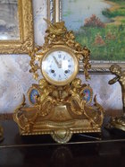 Часы каминные, будуарные с птичкой ангелами и эмалью . Европа 19 век