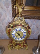 Часы старинные будуарные или каминные "Кубок" в стиле "Буль" бронза, дерево. Австрия. 19 век